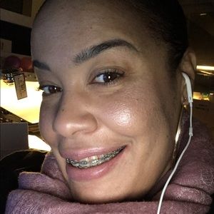 Meet your Posher, Lenora